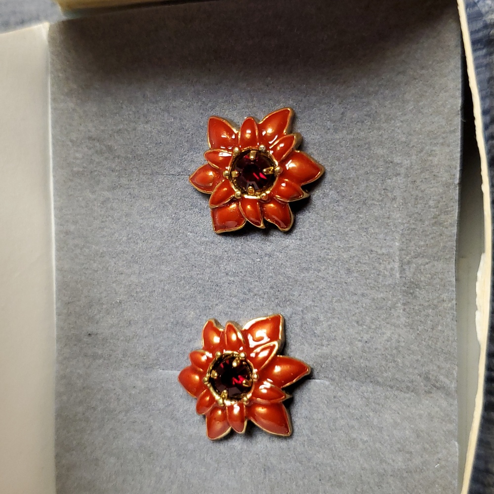 Avon Happy Holidays Pierced Earrings Poinsettia Christmas 2004 New Old Stock - Picture 3 of 8